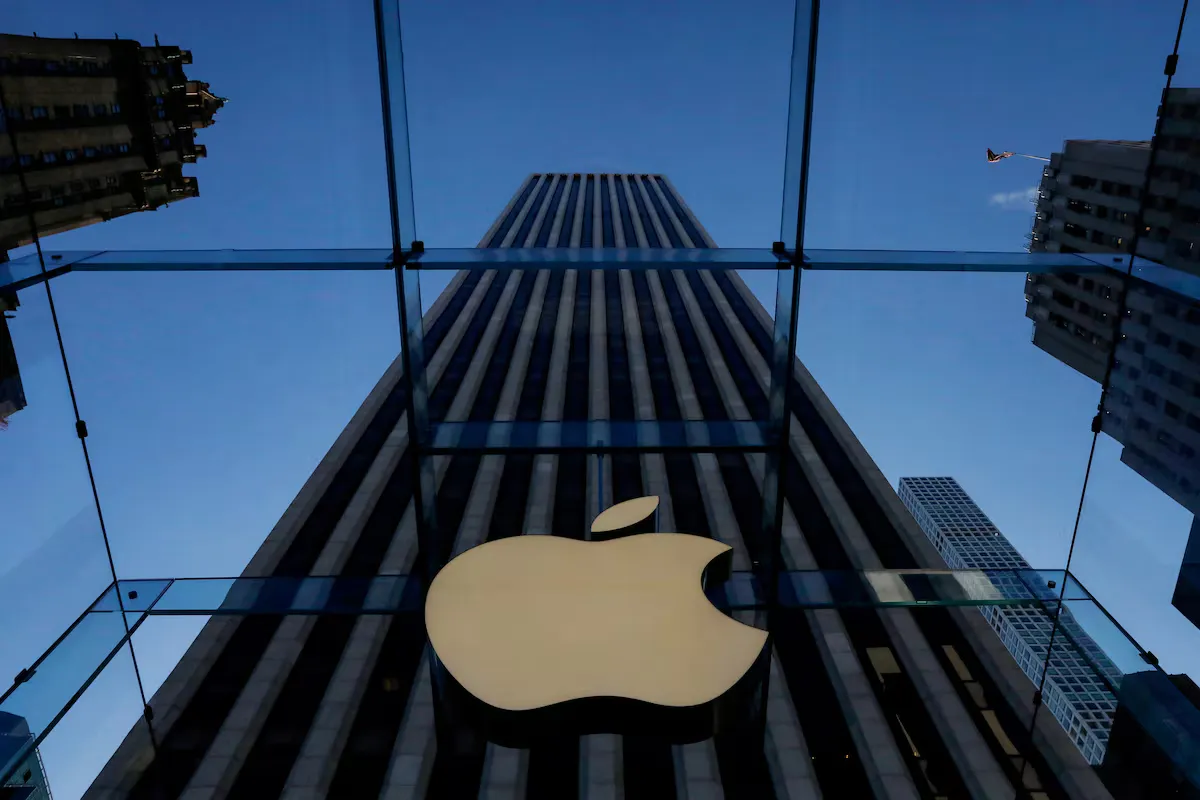 Apple hires former Google executive